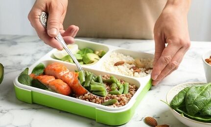 腹部と脇腹の体重を減らすための栄養補正